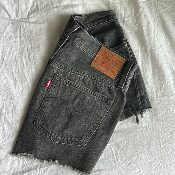 Levi Black shorts - Picture 1 of 4